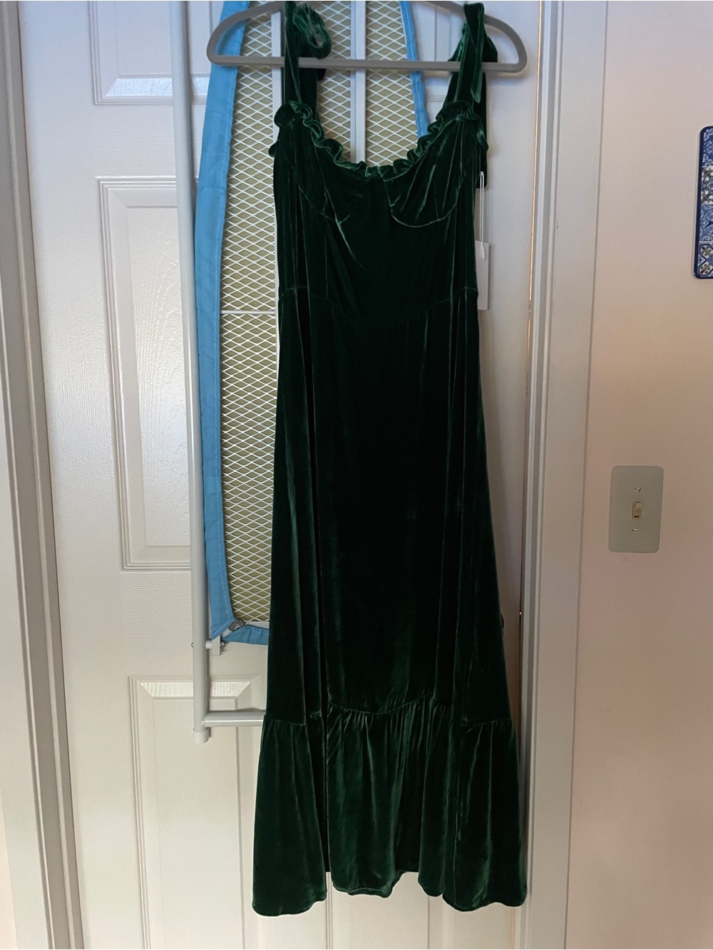 Reformation Antoinette Emerald Green Velvet Dress - Picture 4 of 7